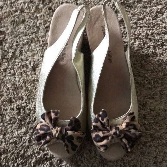 Clean size 9 Lindsay Phillips wedge